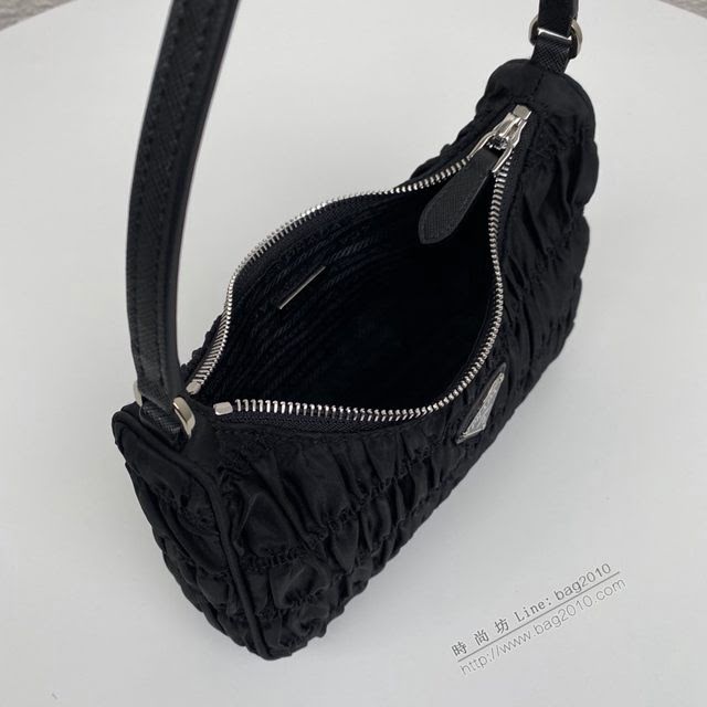 prada女包 普拉達2020專櫃最新款 1NE204 Prada nylon 皺褶Hobo手拎包 Prada復古風腋下包  pyd2306